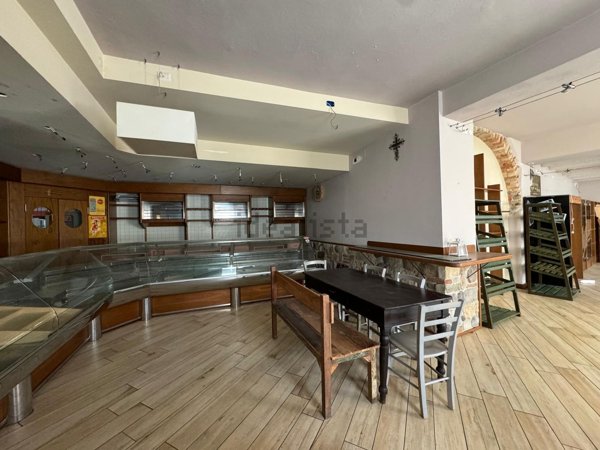 locale commerciale in vendita a Gandino