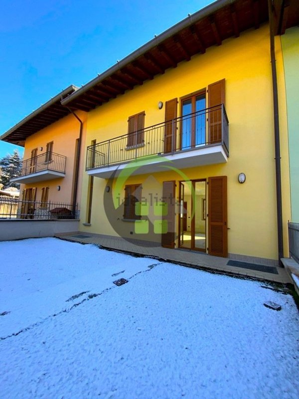 casa indipendente in vendita a Gandino in zona Cirano