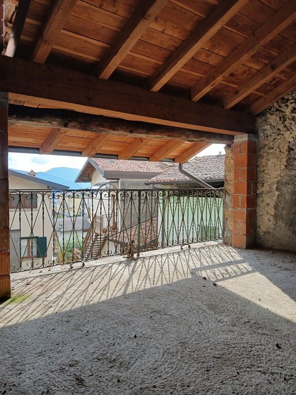 casa indipendente in vendita a Gandino