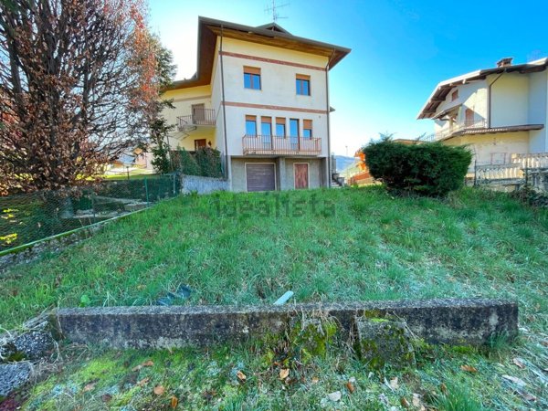 casa indipendente in vendita a Gandino