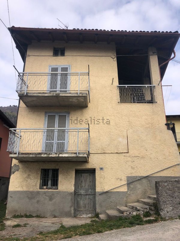 pentavano in vendita a Gandino in zona Barzizza