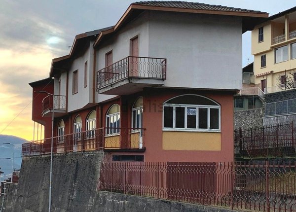 casa indipendente in vendita a Gandino