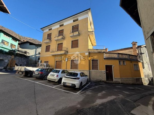 casa indipendente in vendita a Gandino