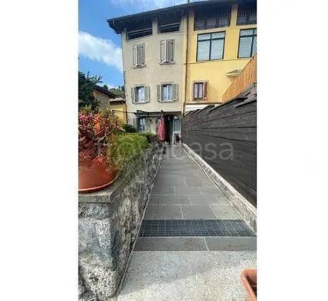 casa indipendente in vendita a Gandino