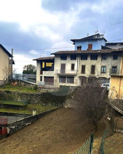 casa indipendente in vendita a Gandino