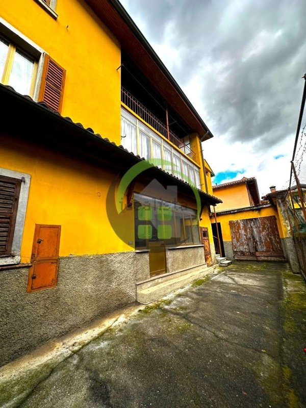 casa indipendente in vendita a Gandino