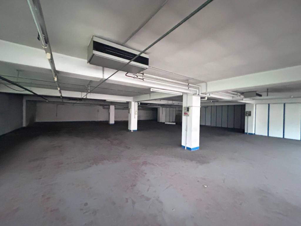 locale commerciale in vendita a Gandino