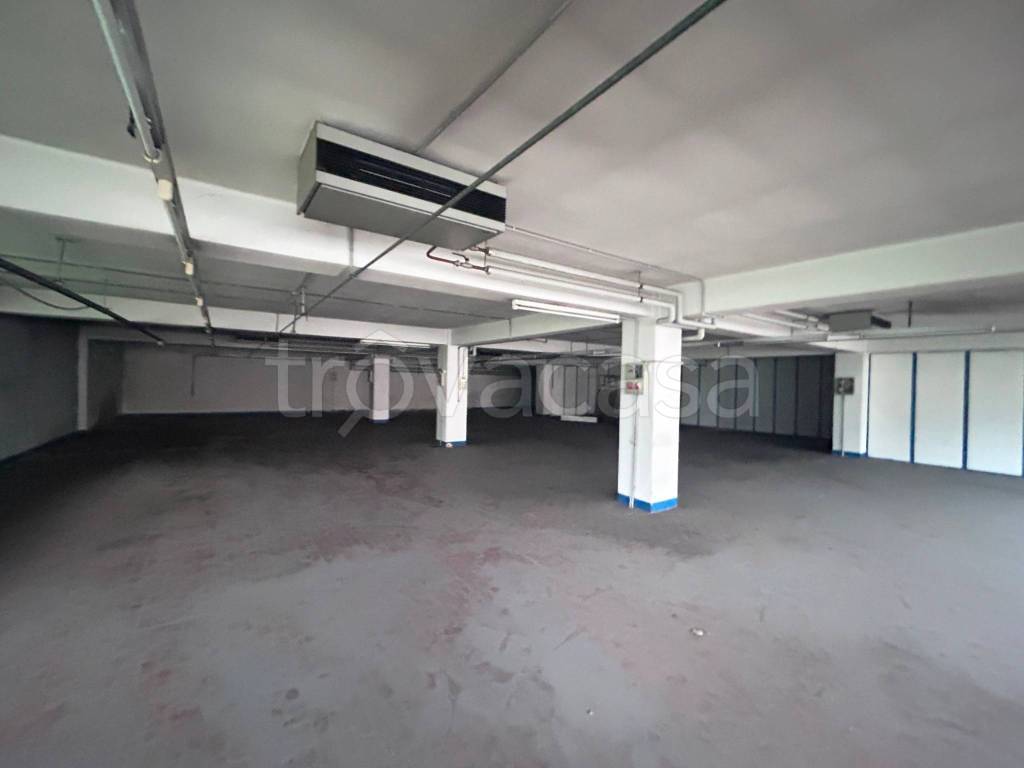 locale commerciale in vendita a Gandino