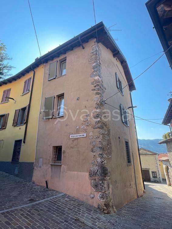 casa indipendente in vendita a Gandino in zona Barzizza