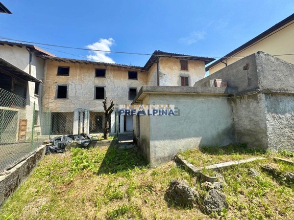 casa indipendente in vendita a Gandino in zona Cirano