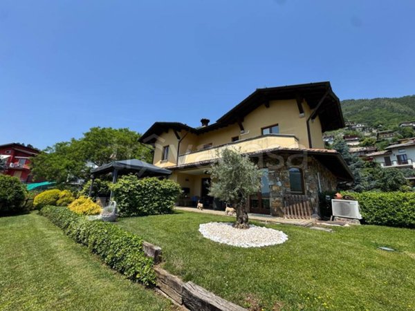casa indipendente in vendita a Gandino in zona Barzizza