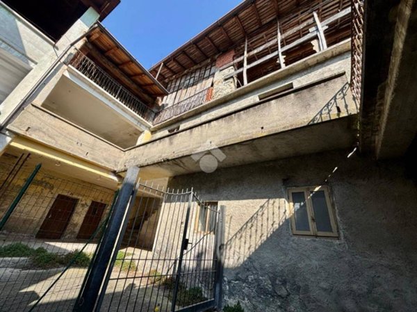 casa indipendente in vendita a Gandino in zona Cirano