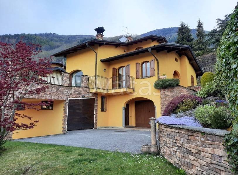 casa indipendente in vendita a Gandino
