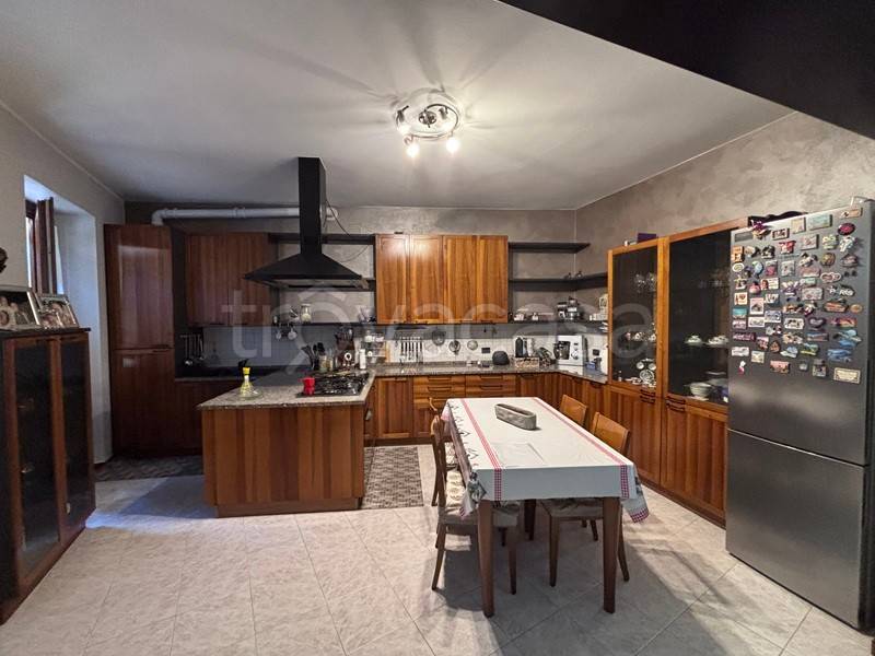 casa indipendente in vendita a Gandino