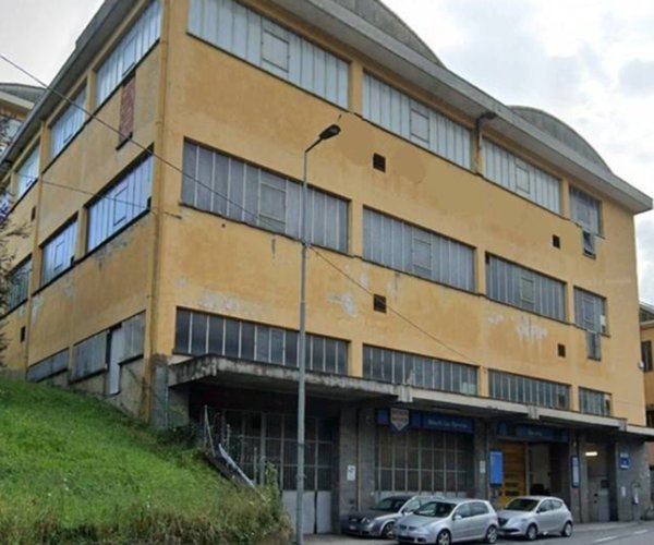 locale di sgombero in vendita a Gandino in zona Cirano