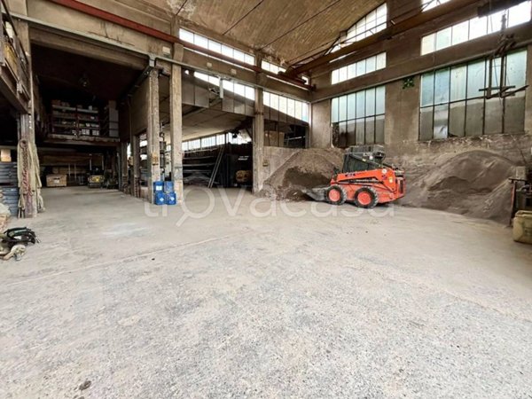 locale commerciale in vendita a Gandino