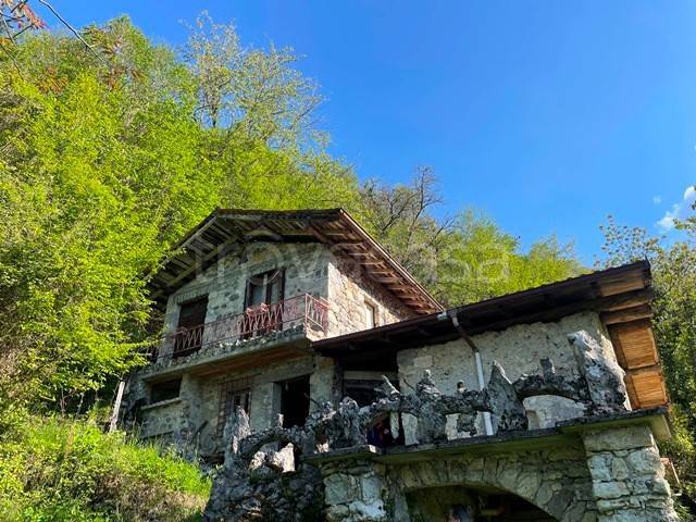 casa indipendente in vendita a Gandino