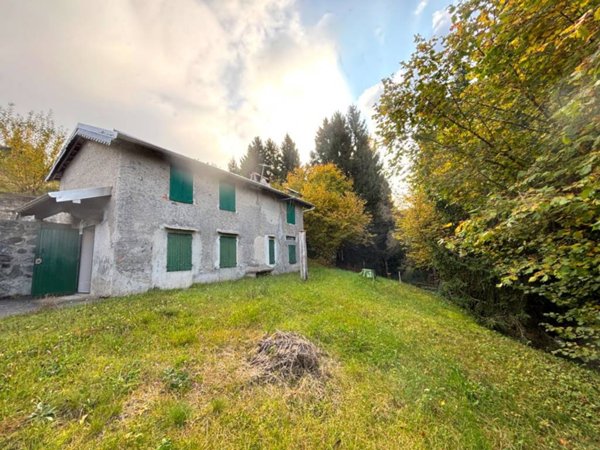 casa indipendente in vendita a Gandino