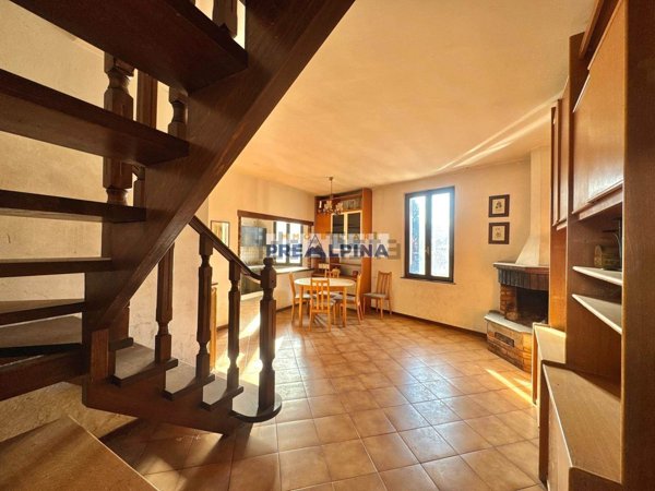 casa indipendente in vendita a Gandino