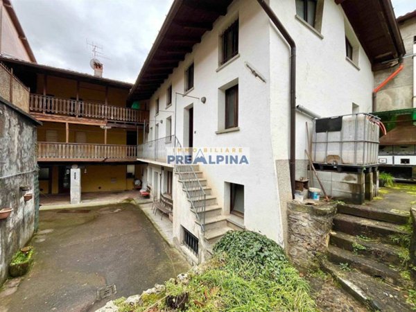 casa indipendente in vendita a Gandino