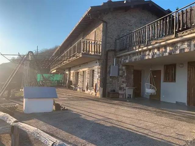 casa indipendente in vendita a Gaverina Terme