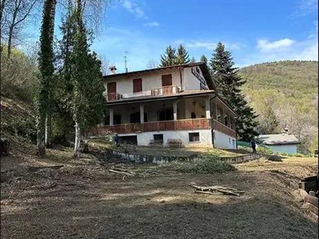 casa indipendente in vendita a Gaverina Terme