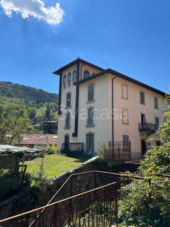 casa indipendente in vendita a Gaverina Terme