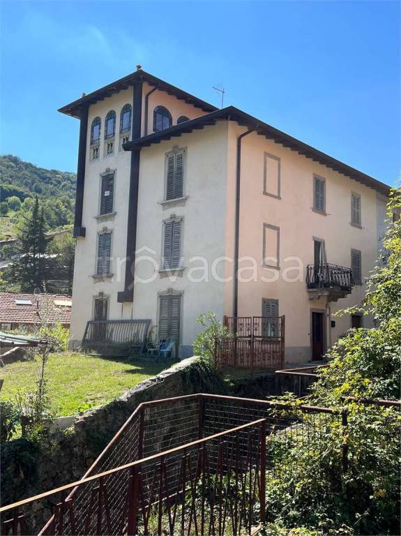 casa indipendente in vendita a Gaverina Terme