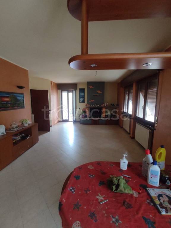 casa indipendente in vendita a Gaverina Terme