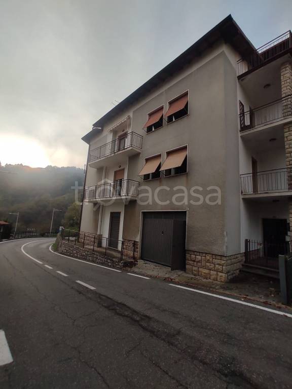 casa indipendente in vendita a Gaverina Terme