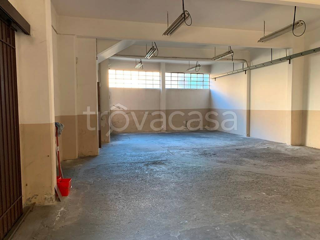 locale commerciale in vendita a Gazzaniga