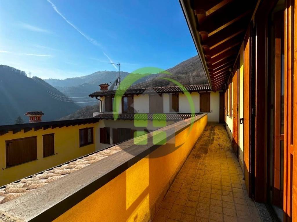 appartamento in vendita a Gazzaniga in zona Orezzo