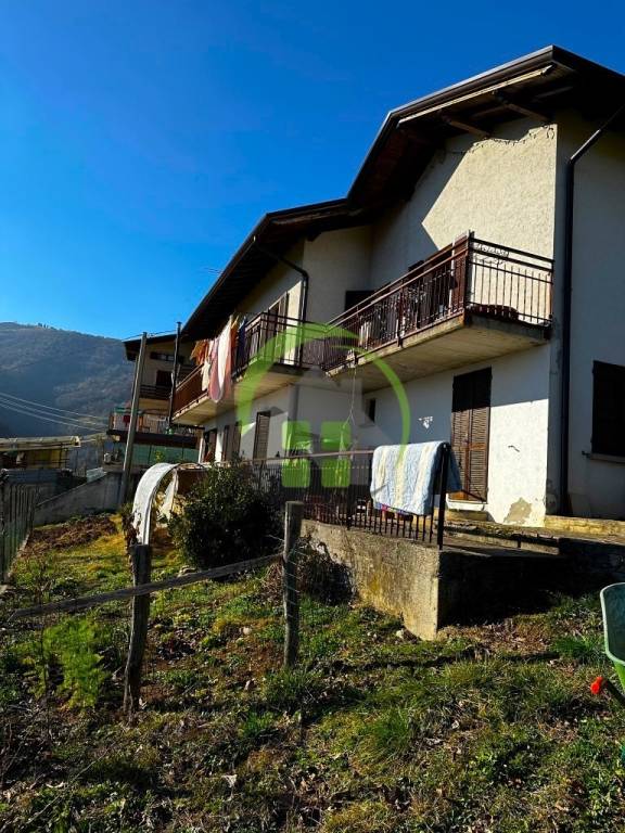 casa indipendente in vendita a Gazzaniga in zona Orezzo