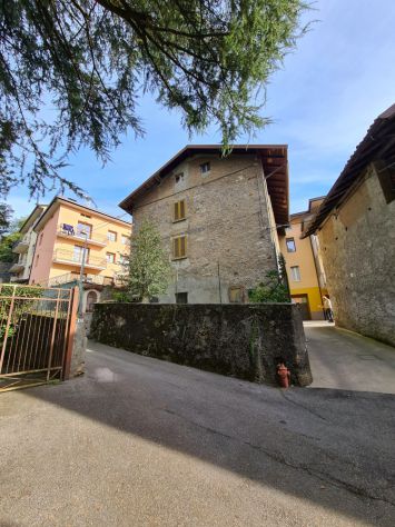 casa indipendente in vendita a Gazzaniga