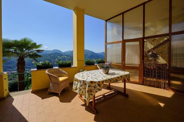 casa indipendente in vendita a Gazzaniga in zona Orezzo