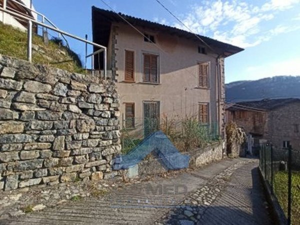 casa indipendente in vendita a Gazzaniga