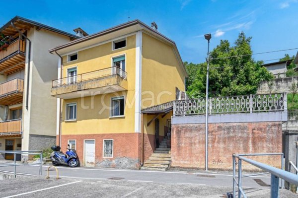 casa indipendente in vendita a Gazzaniga in zona Orezzo