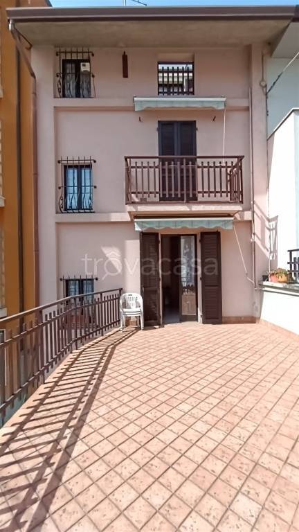 casa indipendente in vendita a Gazzaniga