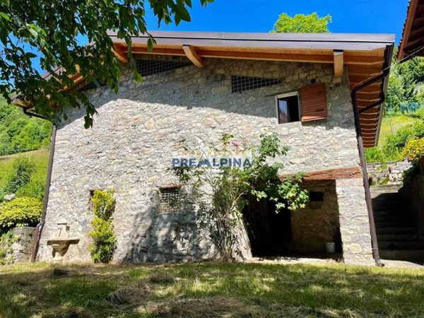 casa indipendente in vendita a Gazzaniga