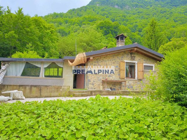 casa indipendente in vendita a Gazzaniga