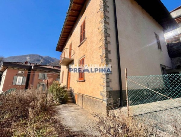 casa indipendente in vendita a Gazzaniga
