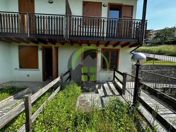 appartamento in vendita a Gazzaniga in zona Orezzo