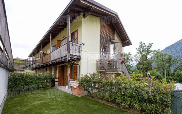 appartamento in vendita a Gazzaniga in zona Orezzo