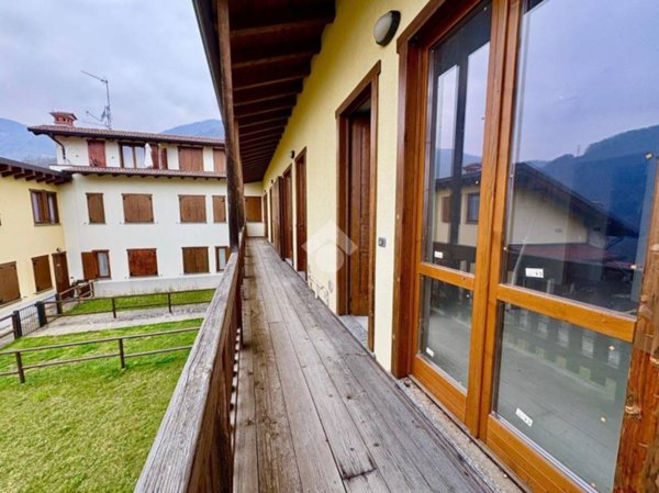 appartamento in vendita a Gazzaniga in zona Orezzo