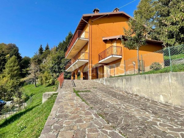casa indipendente in vendita a Gazzaniga in zona Orezzo