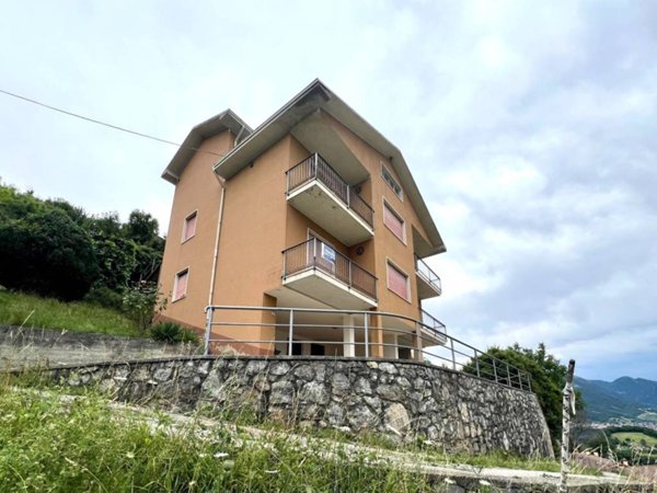 casa indipendente in vendita a Gazzaniga in zona Orezzo