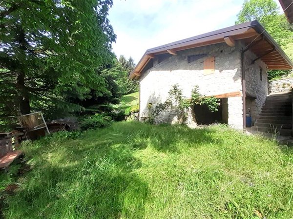 casa indipendente in vendita a Gazzaniga
