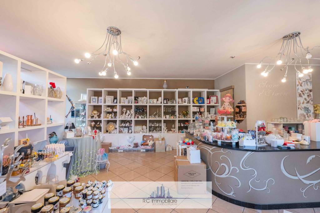 negozio in vendita a Gazzaniga