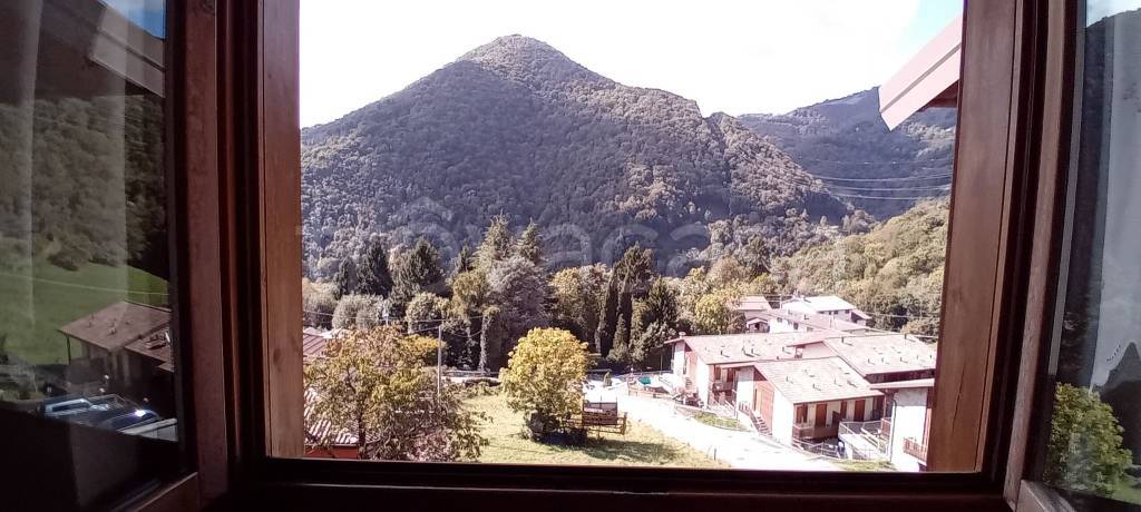 appartamento in vendita a Gazzaniga in zona Orezzo