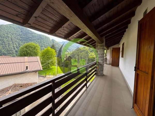 appartamento in vendita a Gazzaniga in zona Orezzo